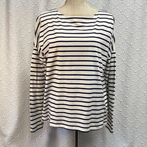 Old Navy size medium‎ Women's Navy and White Striped Long Sleeve Tee soft layers